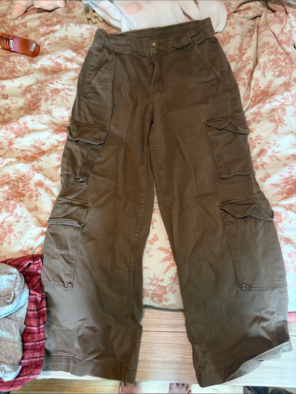 Arizona Jean Company Women's Wide-Leg Cargo Jeans in Brown